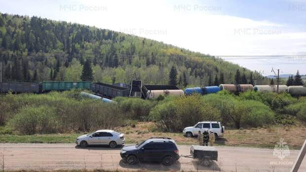 Пять грузовых вагонов сошли с рельсов в Красноярском крае