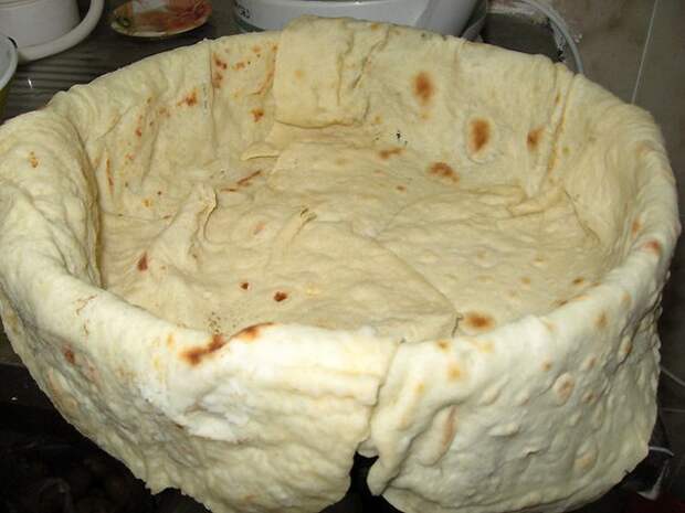 Картинки по запросу Мясной пирог из тонкого армянского лаваша 