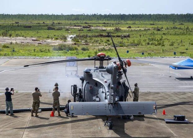 Начались испытания вооружения американского вертолета для боевых спасательных операций