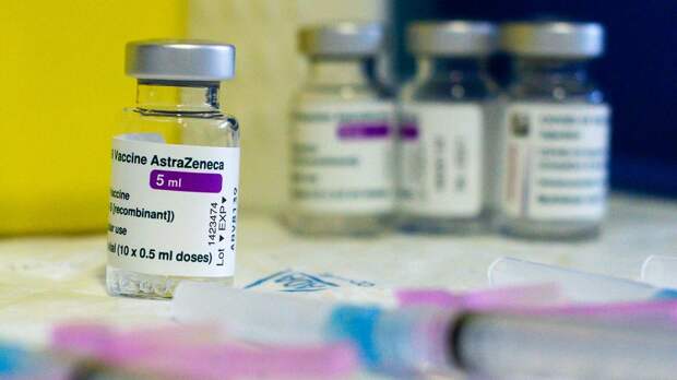 В AstraZeneca сравнили данные о смертях после прививок с Pfizer 
