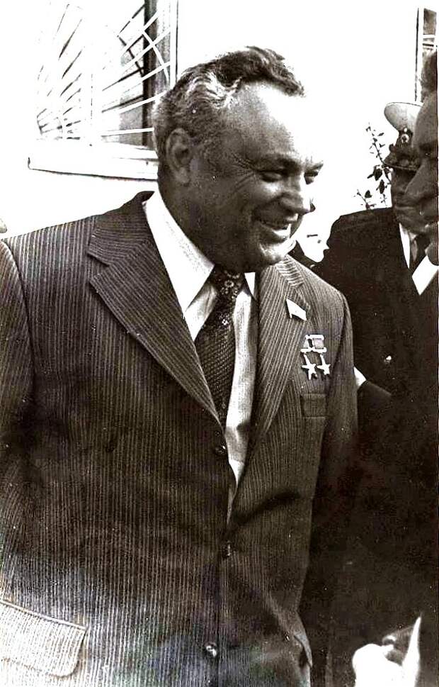 Виктор Петрович Макеев (1924 — 1985) — создатель научно-конструкторской школы морского стратегического ракетостроения Советского Союза и России, генеральный конструктор. Виктор Петрович Макеев (1924 — 1985) — создатель научно-конструкторской школы морского стратегического ракетостроения Советского Союза и России, генеральный конструктор.