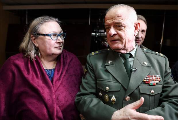 Следователи сняли с поезда в Минск экс-полковника ГРУ Квачкова и его жену