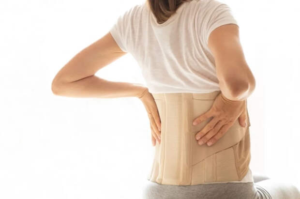 Врач Мешков заявил о связи высыпаний на коже с поражением позвоночника