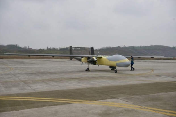 pervyi-polet-novogo-kitaiskogo-tyazhelogo-trehdvigatelnogo-bespilotnogo-letatel-gqsvo8ue-1579209721.t (640x426, 106Kb)