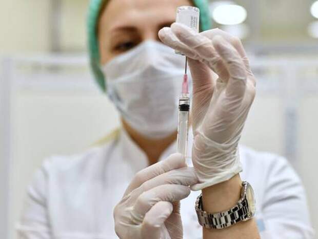 Россиянам предложили начислять бонусы за прививку от коронавируса