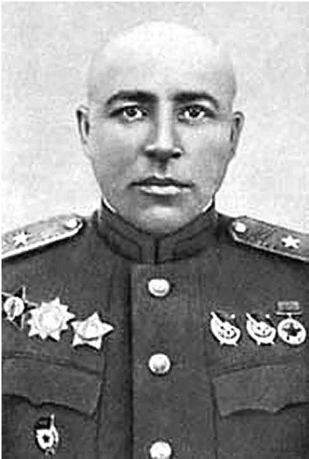 Военачальник командовавший украинским фронтом. Генерал лейтенант котов.