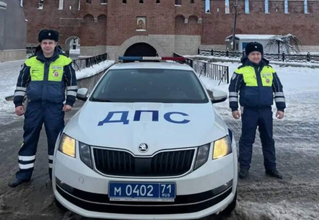 Сотрудники Госавтоинспекции оказали экстренную помощь беременной женщине в Туле