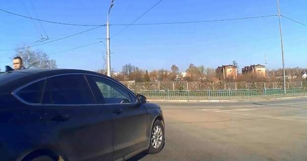 Баран на кольце: конфликт на перекрёстке с круговым движением авария, авто, автохам, дтп, конфликт на дороге, круговое движение, пдд, подрезал