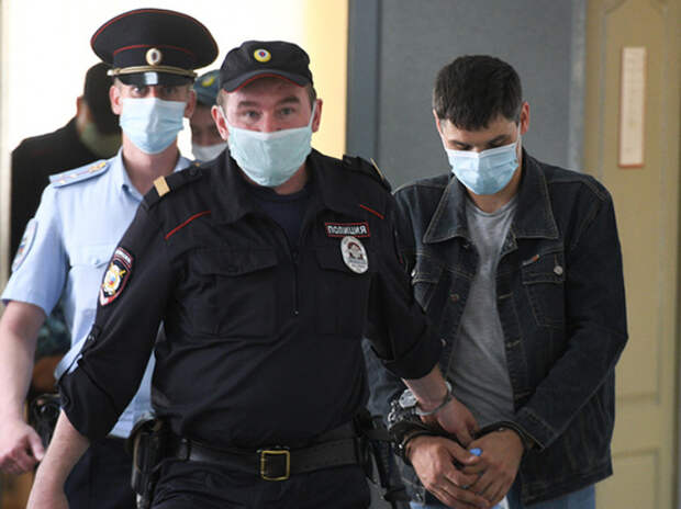 Российские полицейские получили сроки за изнасилование задержанной в служебной машине