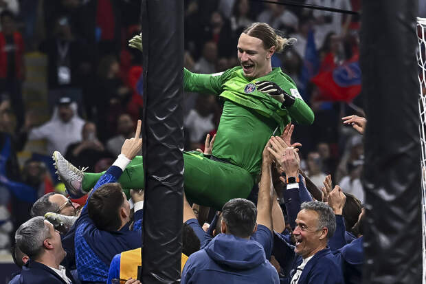 Вратарь "ПСЖ" Сафонов поздравил болельщиков с Новым годом в видеосообщении