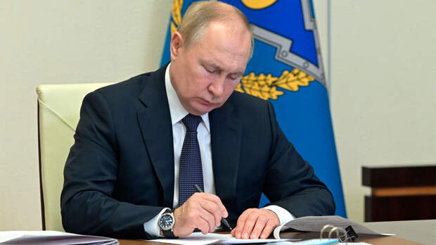 Путин увеличил размер президентских грантов для студентов