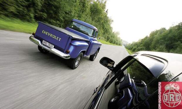 Испытания на спецдорогах полигона НИИЦАМТ показали, что Apache очень хорош, но он... из другого века. На скорости около 80 км/ч ехать становится совсем некомфортно. Современный конкурент, естественно, двигался в таком режиме без какого-либо напряжения. Но ничего, впереди упражнения на бездорожье. А там, как вы догадываетесь, совсем иные приоритеты...