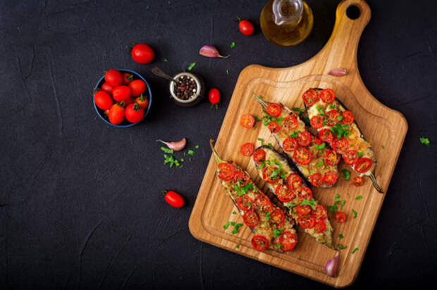 Баклажаны с томатами, запечённые в духовке. \ Фото: google.com. Баклажаны с томатами, запечённые в духовке. \ Фото: google.com.