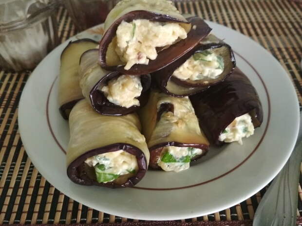 Рулетики из баклажанов с сыром и орехами – вся семья обожает эту закуску, готовы кушать её хоть каждый день