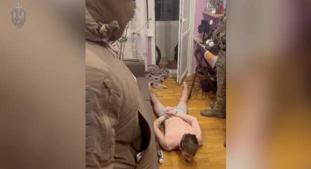 В Петербурге решившего поджечь самолет ВМФ РФ парня посадили на 9 лет