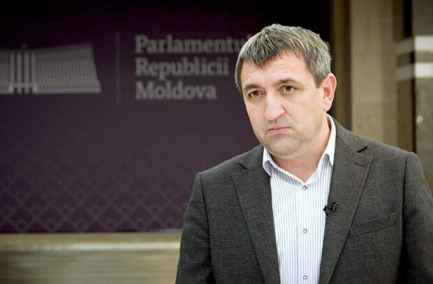 Карп со слезами на глазах на заседании парламента: "Плахотнюк терроризировал мою семью"