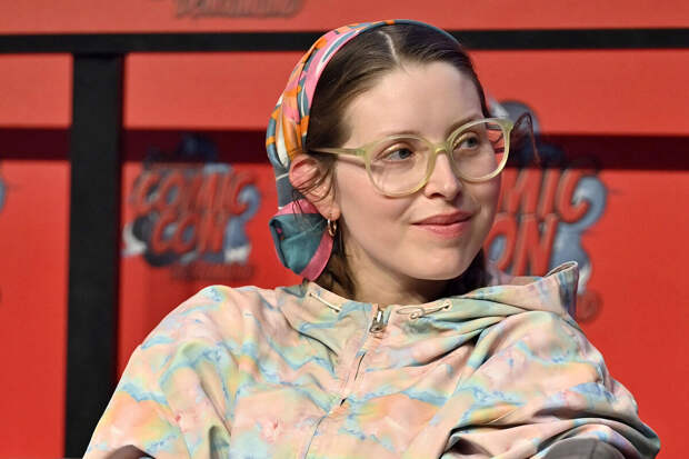 Актриса из "Гарри Поттера" Джесси Кейв сделает пластику груди