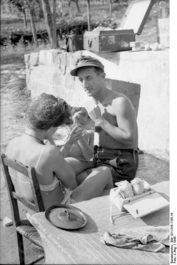 Italien, deutscher Soldat mit italienischer Frau Italien, deutscher Soldat mit italienischer Frau