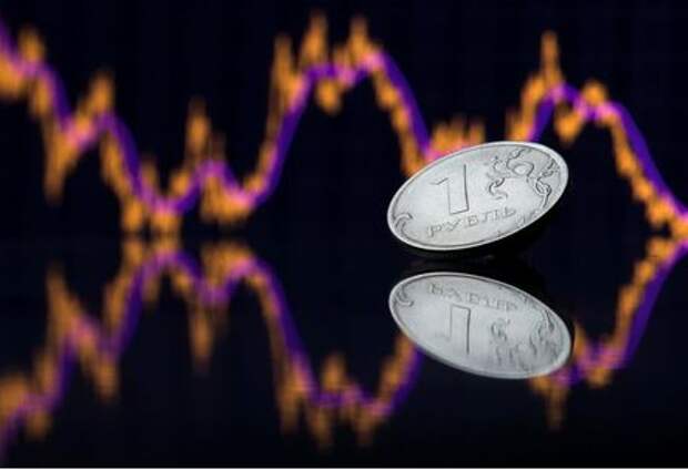 A view shows a Russian one rouble coin in this picture illustration taken October 26, 2018. Picture taken October 26, 2018. REUTERS/Maxim Shemetov