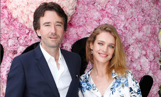 Антуан Арно поздравил Наталью Водянову с днем рождения и поделился фотографиями из семейного архива