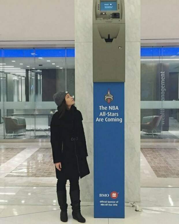 Банкомат для баскетболистов Банкомат для баскетболистов банк, банковские услуги, банкомат, подборка, прикол, странное