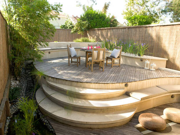 Contemporary Outdoor Dining Room