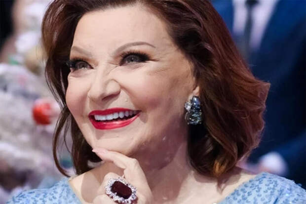 «Недвусмысленные взгляды и рукопожатия»: Елена Степаненко замечена с новым молодым избранником