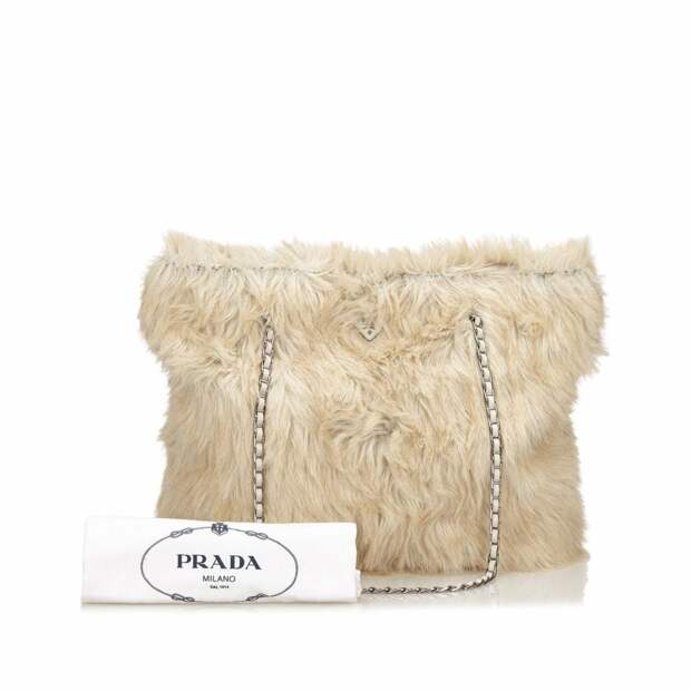 Итальянский дом моды Prada прекратит использование натурального меха со следующего года