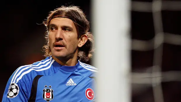 Экс-вратарь сборной Турции по футболу Речбер вылечился от коронавируса