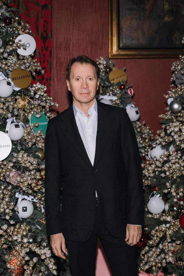 Ценный подарок: Юлия Снигирь, Виктория Толстоганова и Стася Милославская