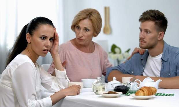 Угнетенные келинки: как женщины попадают в домашнее рабство и почему им не всегда можно помочь