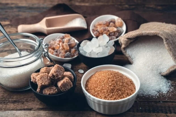 Цены на сахар упали до уровня 2020 года