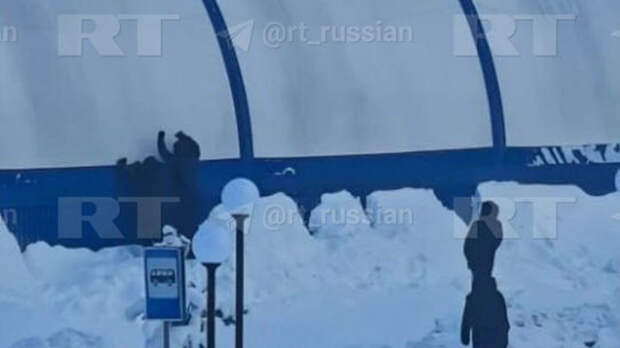 Дети часто играли рядом со зданием в ХМАО, где из-за схода снега погиб подросток