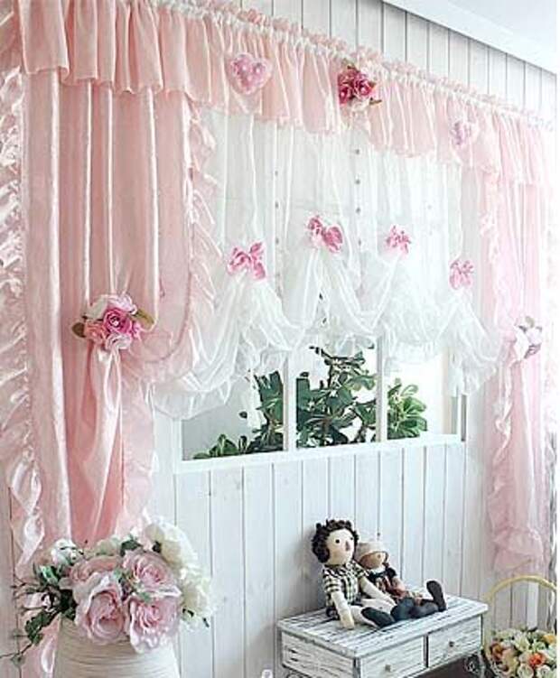 фото розовые романтические шторы для вашей кухни