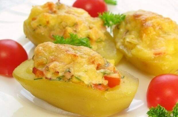 Шесть вкусных рецептов фаршированной картошки