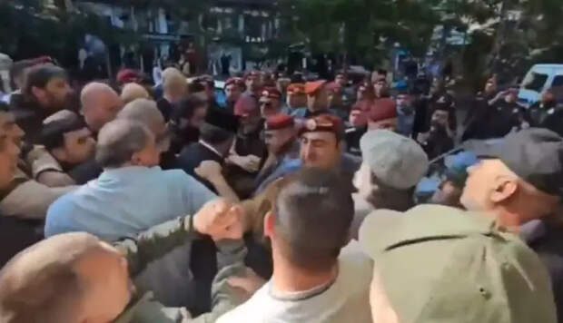 Армению охватили акции гражданского неповиновения правительству Пашиняна