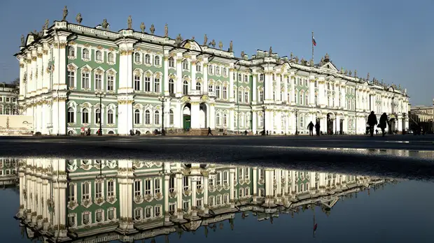 Источник сообщил об эвакуации Эрмитажа после сообщения о минировании