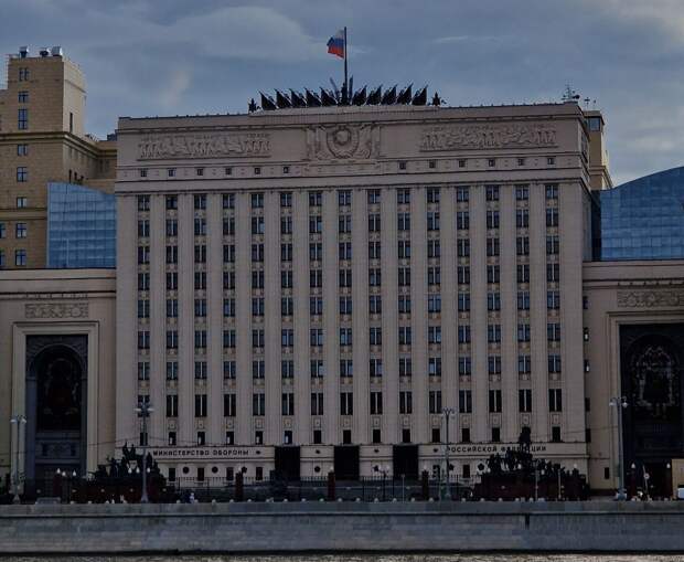 Минобороны РФ опубликовало кадры уничтожения катера-беспилотника ВСУ