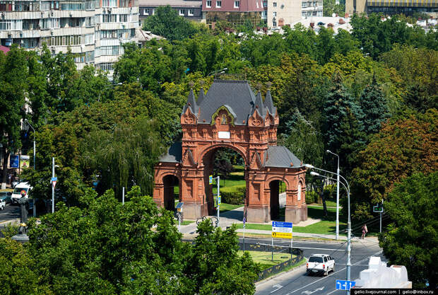 Александровская триумфальная арка (Царские ворота)