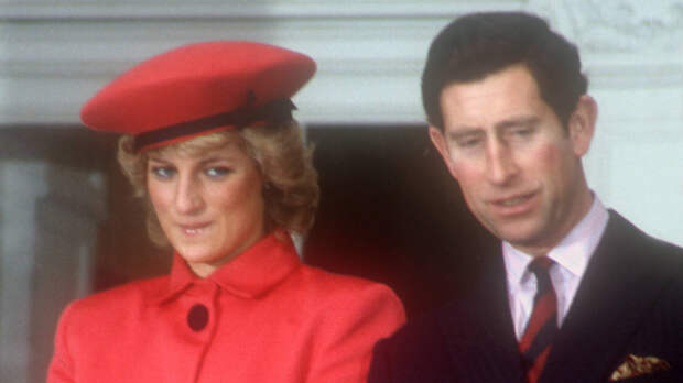 «Мог стать лучшим мужем»: Елизавета II косвенно винила Карла III в гибели принцессы Дианы