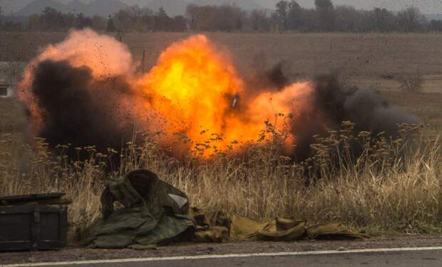 Неосторожное обращение с боеприпасами обернулось для украинских карателей серьезными ранениями