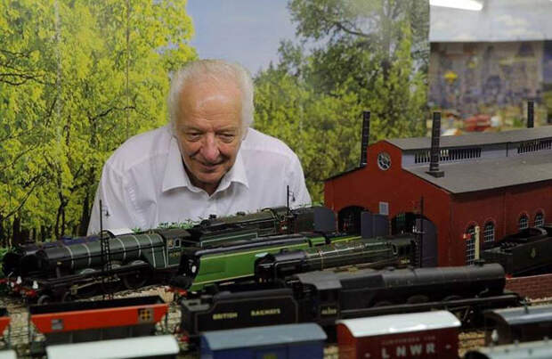 Пенсионер создал невероятную модель железной дороги