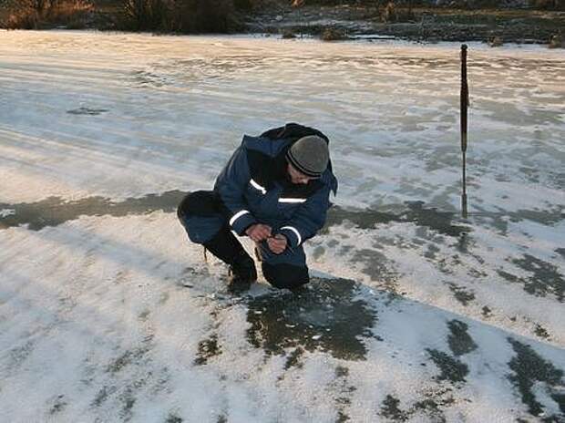 Монолитный прозрачные лед самый прочный. Фото: Михаил Бирюков. 