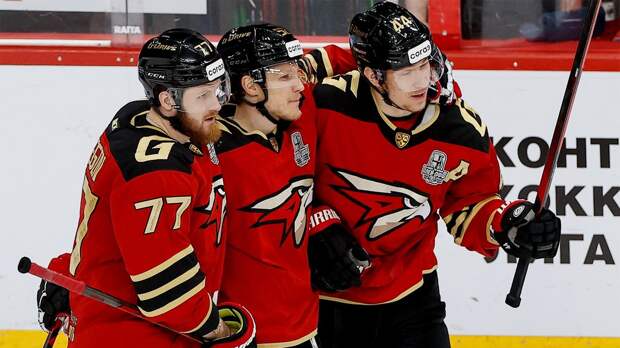 Шарипзянов похвалил форвардов «Авангарда»: «Без них я бы свои очки не набрал»