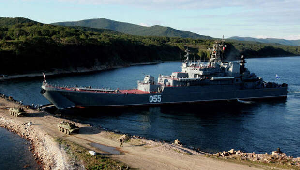 Большой десантный корабль Адмирал Невельской ВМФ России. Архивное фото