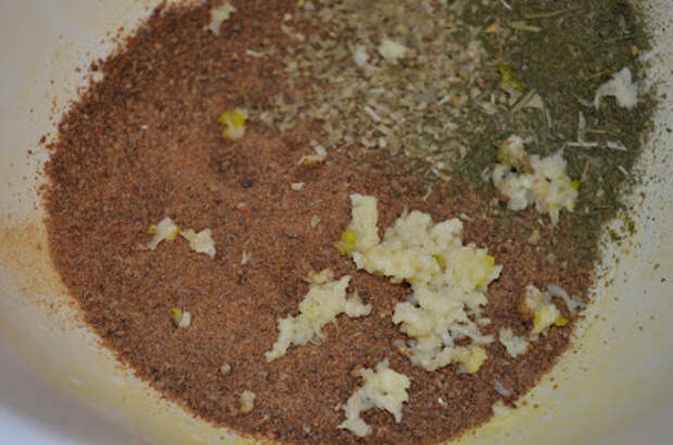 grey Хлеб с маслинами, сыром и курицей