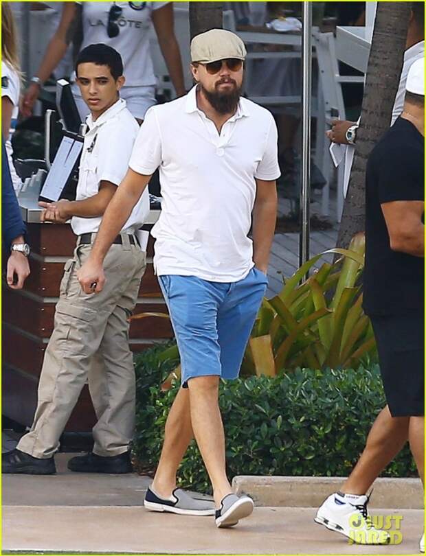 leonardo-dicaprio-cant-stop-stroking-beard-01