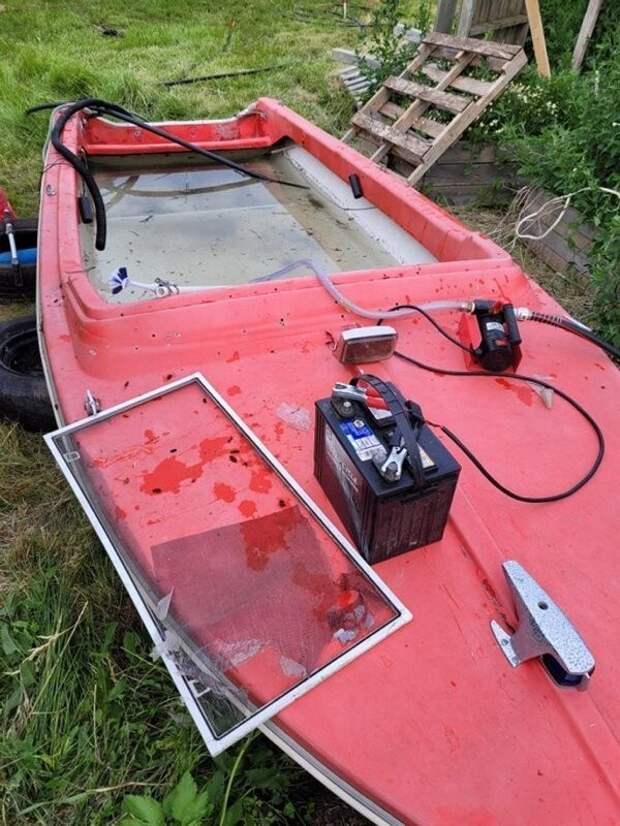14. «Если она может держаться на воде, она может держать воду» 14. «Если она может держаться на воде, она может держать воду»