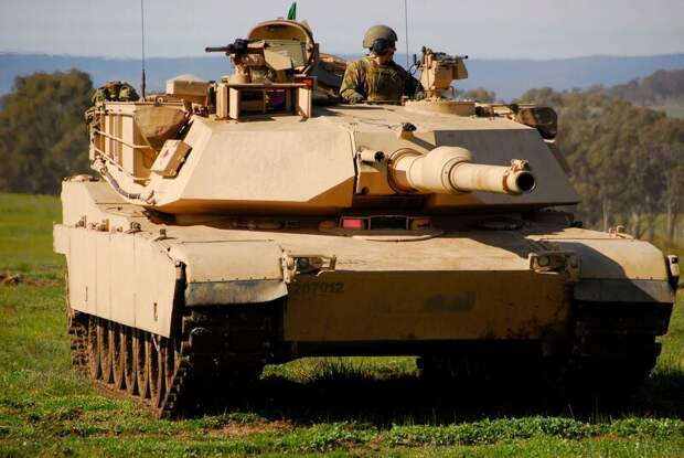 Специалисты Ростеха осмотрели трофейный танк Abrams