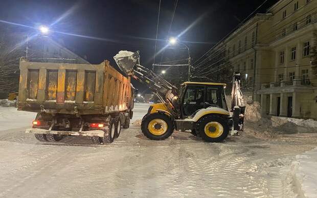Чистят снег: рязанцев просят не бросать машины, троллейбусы сменили маршрут
